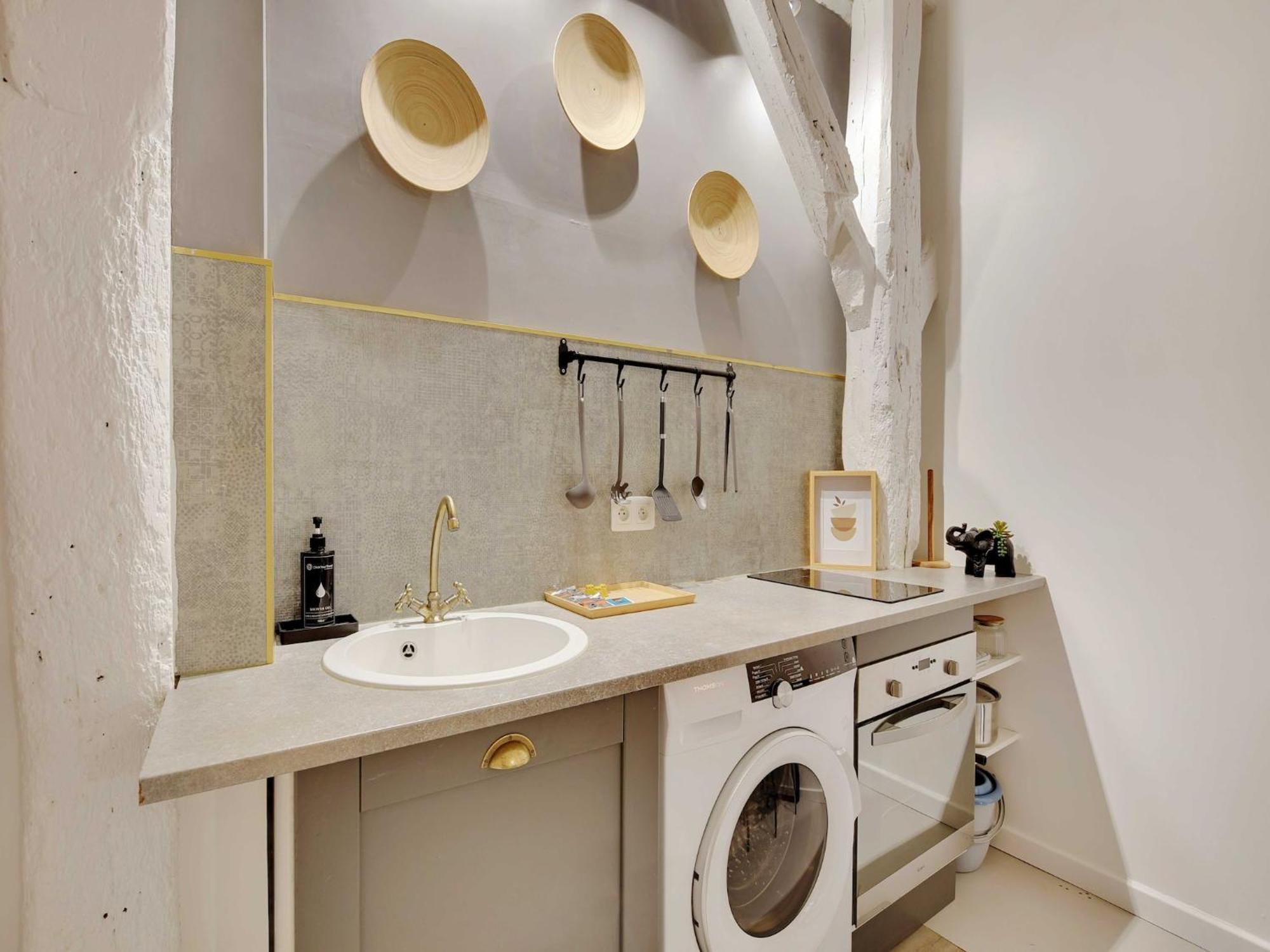 Magnificent -2br-4p- Le Marais Parigi