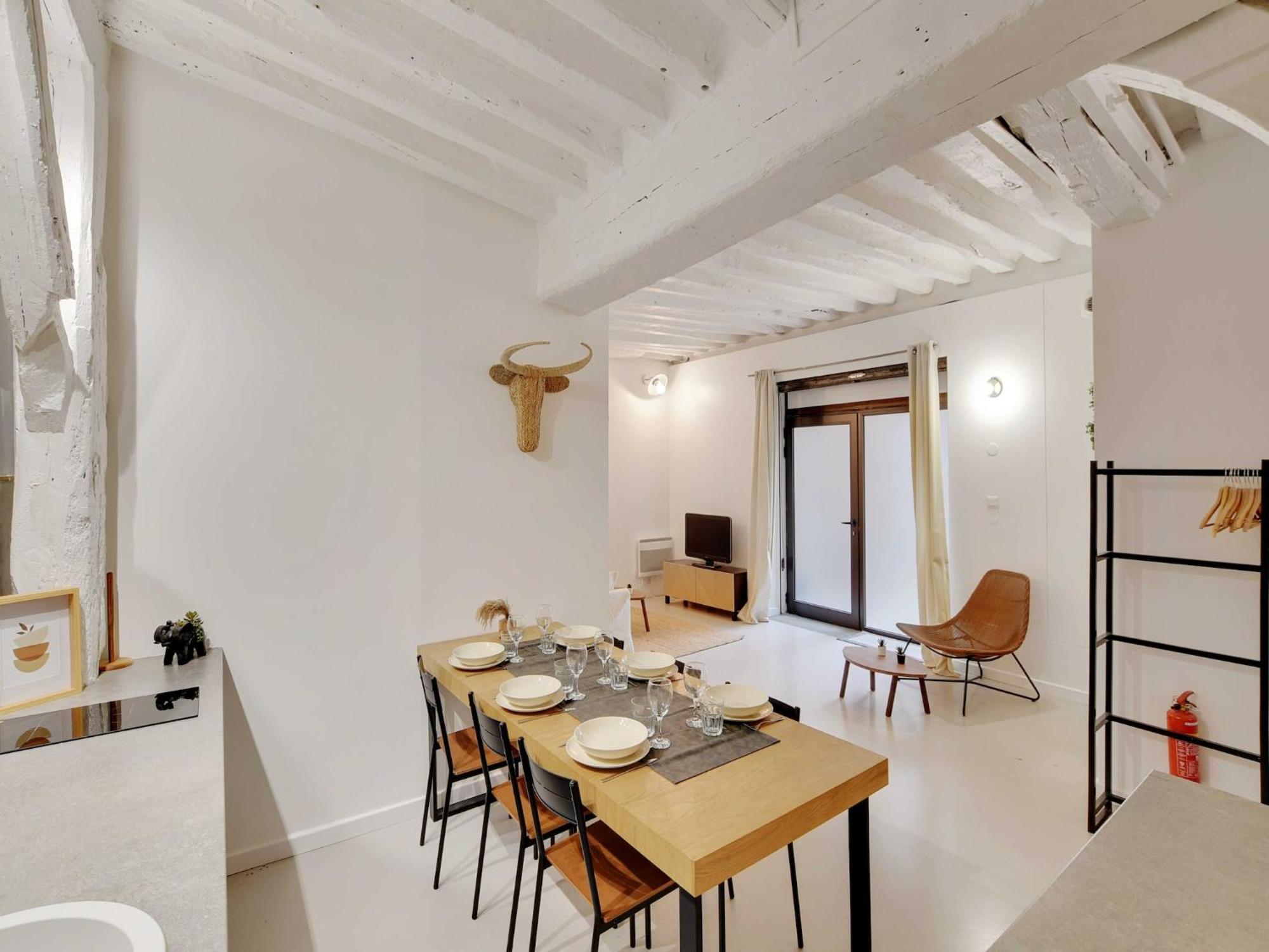 Magnificent -2br-4p- Le Marais
