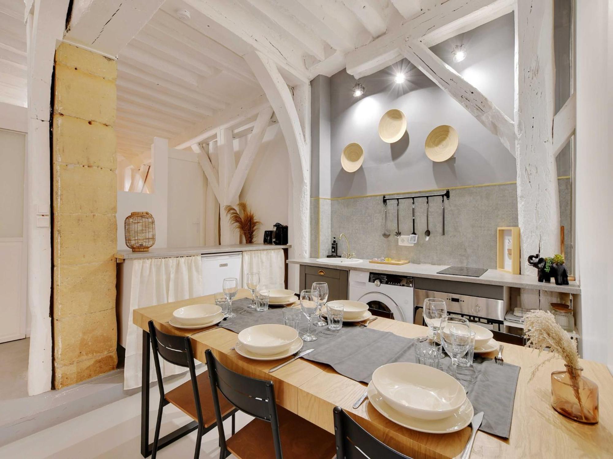 Magnificent -2br-4p- Le Marais Parigi